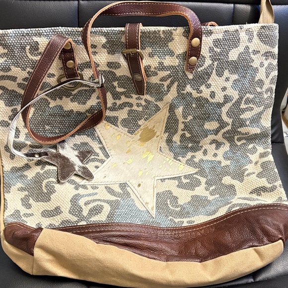 Myra tote bag Stylish Brown and Cream Tote Bag - Picture 2 of 7